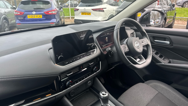 Nissan Qashqai 1.3 DiG-T MH Premiere Edition 5dr Petrol Hatchback